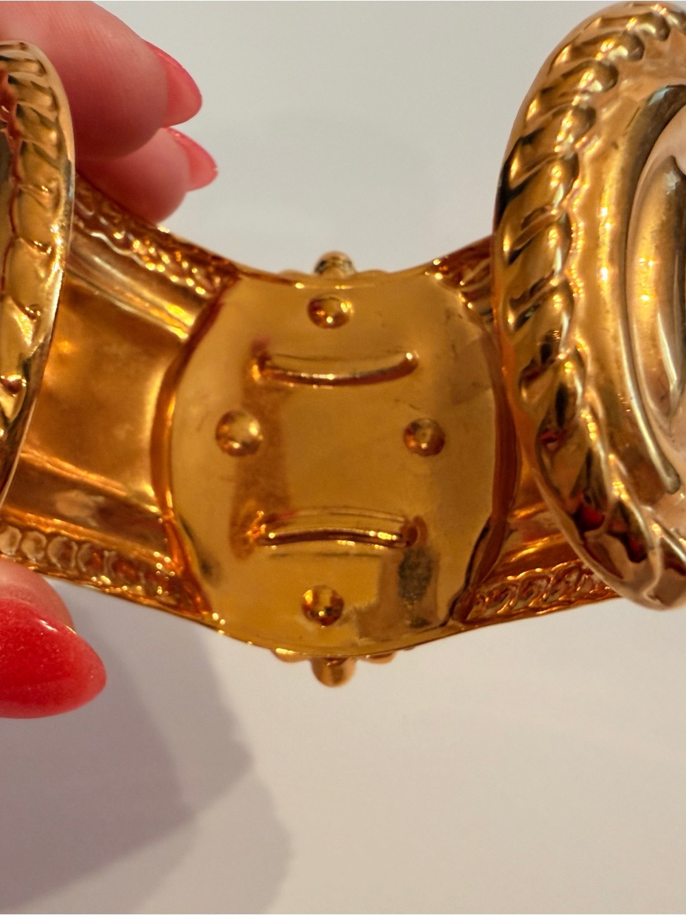 Coreen Simpson for Avon Gold-Tone Black Female Cameo Bracelet - Picture 5 of 7